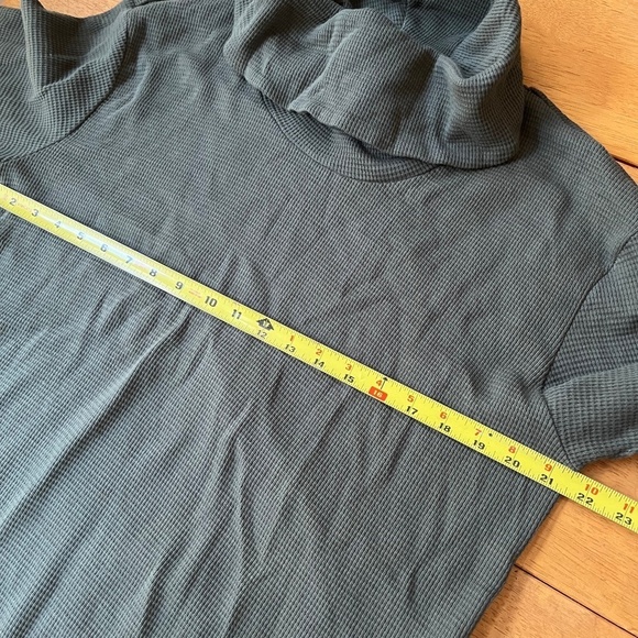 Lulu B Waffle Knit Army Green Blouse Cowl Neck Pockets Top Shirt, Size XL - Picture 6 of 8